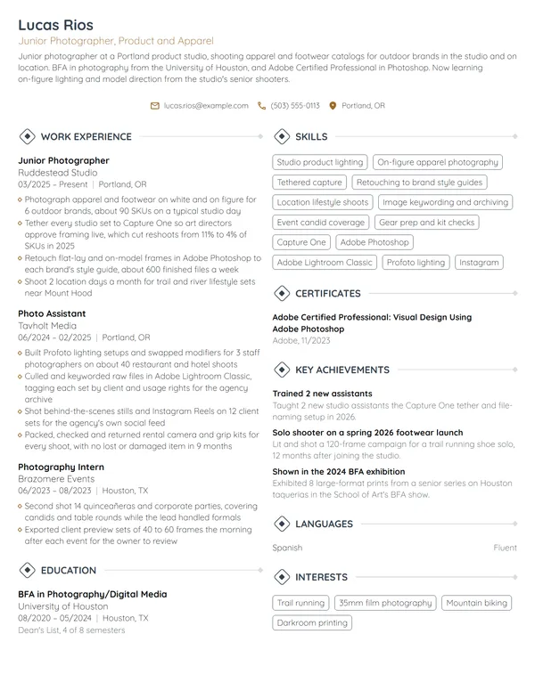 Junior Photographer resume example