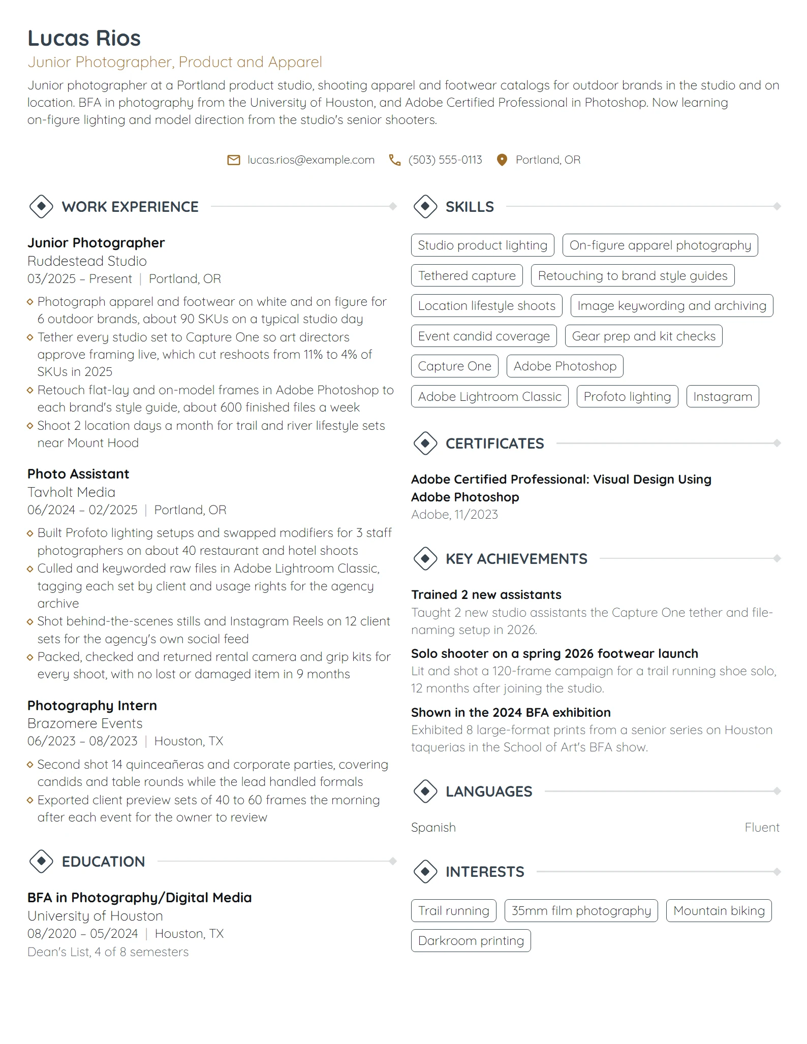 Junior Photographer resume example
